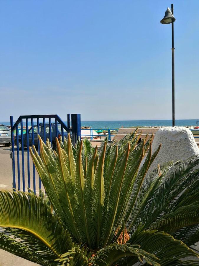 Monolocale Tirreno Studio Seafront Формия Екстериор снимка